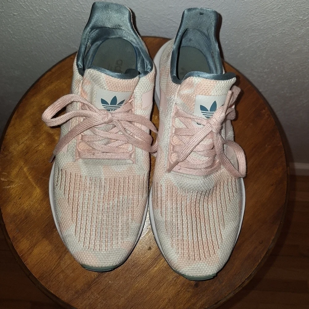 🌟 Adidas Camo shoes Sneakers Size 9.5